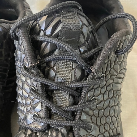 Nike 6 1/2 Women’s Roshe one triple Black Textured Sneakers - Picture 13 of 14